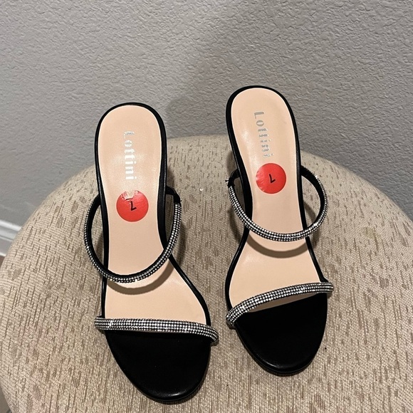 Steven Madden Look Alikes- black rhinestone Steleto Slip on sandal heal Size 7- - Picture 5 of 6